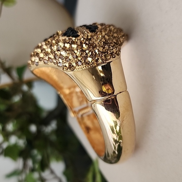 Vintage Gold Chunky Hinge / Clamper Dome Bracelet with Black Crystals - Picture 6 of 8